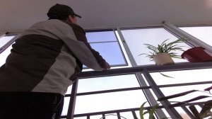 Замер и установка москитной сетки на балкон купе