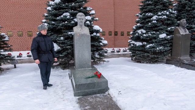 21 декабря 2018 года. Возложение цветов к могиле Иосифа Виссарионовича Сталина. смотреть онлайн