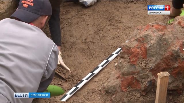 На Королевском бастионе Смоленска обнаружено захоронение смотреть онлайн