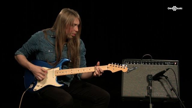 Fender American Ultra Stratocaster MN, Cobra Blue | Gear4music demo смотреть онлайн