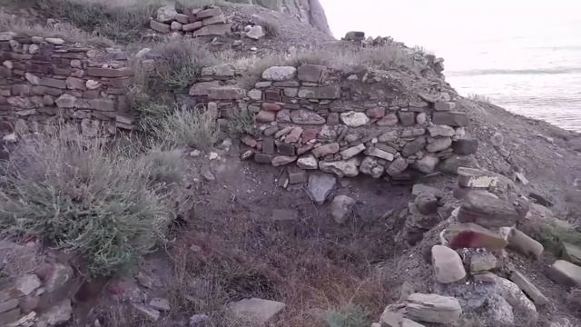 Крым. Судак. Раскопки древних строений.