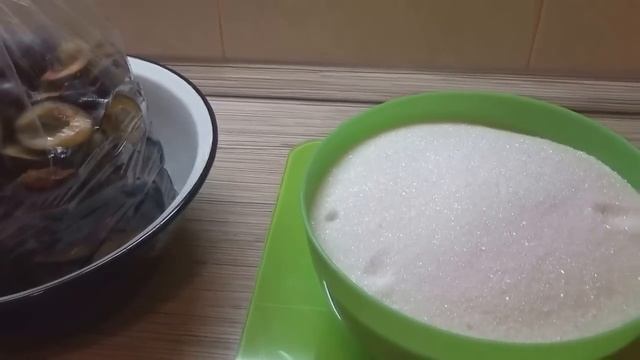 Как сварить варенье из слив без косточек. How to cook jam from plums, pitted. смотреть онлайн