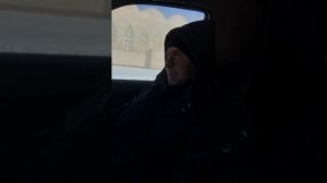 Человек в маске помог бездомному