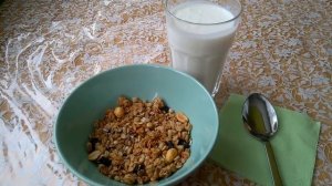 Мюсли с кефиром .Полезный сытный здоровый завтрак.