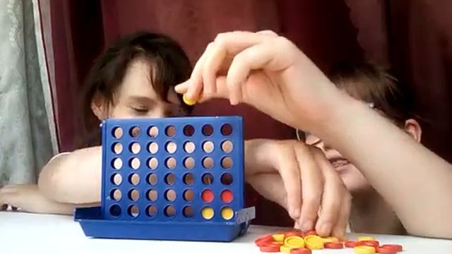 Играю с Ариной четыре в ряд🙈🙉🙊 смотреть онлайн