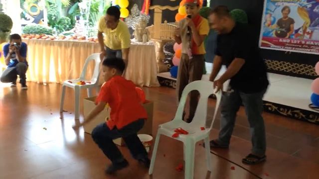 "Pop The Balloon" Game @ Shayne's Party... смотреть онлайн