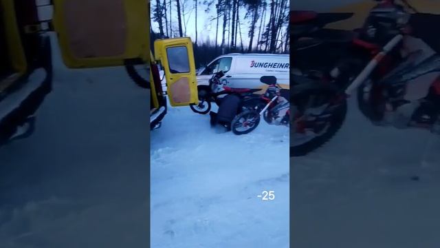 На питбайке в -25 #питбайк #эндуро #jmc смотреть онлайн