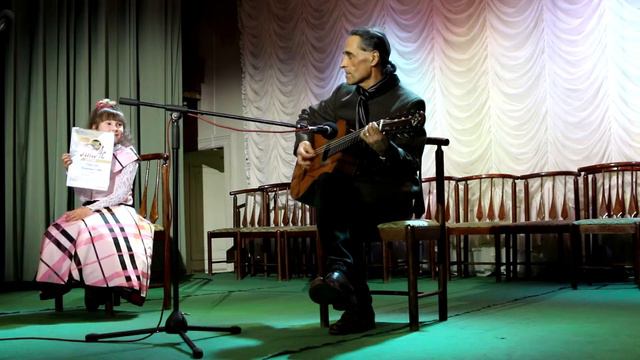 Костянтин Чеченя демонструє головний приз фестивалю смотреть онлайн