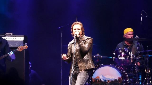 Eddie Vedder - Drive (R.E.M. cover), Ohana Fest, 9/24/2021 смотреть онлайн