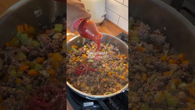 Irish Hereford Prime Spaghetti Bolagnaise with Lara Battigelli смотреть онлайн