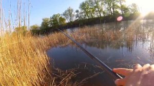 ЛОВЛЯ КАРАСЯ НА МОРМЫШКУ И СКОЛЬЗЯЩИЙ ПОПЛАВОК\\НА ДНЕПРЕ ВЕСНОЙ