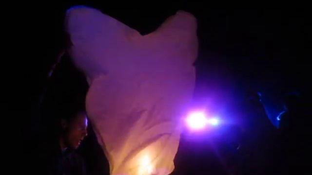 Огненное СЕРДЦЕ взмыло в небо. смотреть онлайн