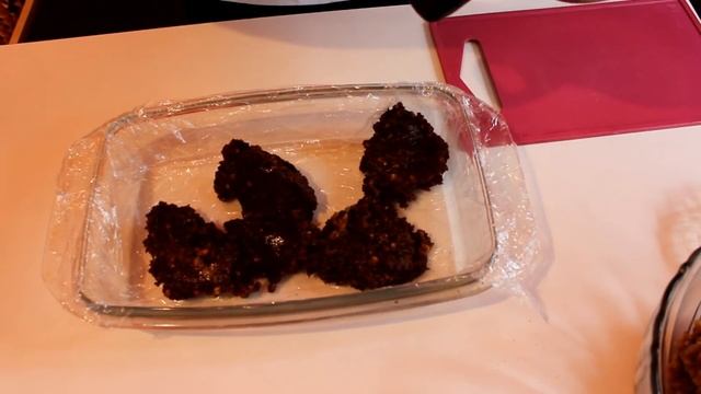 Prajitura cu biscuiti, nuci si glazura de ciocolata | Farfuria vesela смотреть онлайн