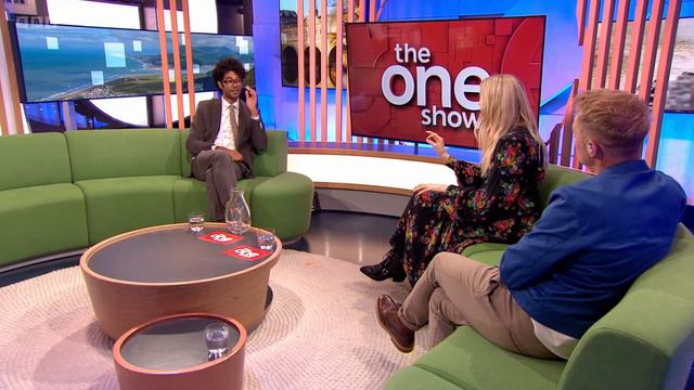 Richard Ayoade tries to promote his new book that no one wanted to read !! / with Snoochie Shy смотреть онлайн