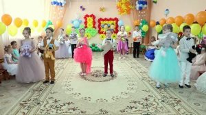 Танец "Игрушки и дети"