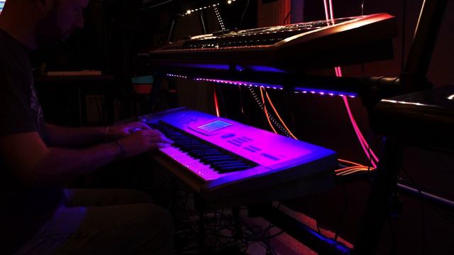 Dyno E Piano - KORG Trinity After Dark смотреть онлайн