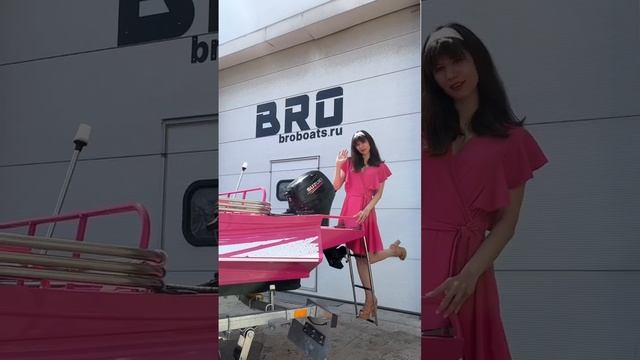 Всем девушкам нравятся лодки BRO! ? #barbie #hibarbie #pink #boat смотреть онлайн