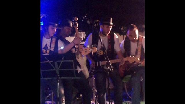 3D Band (Directo Plaza verde Perlio)- Long train running смотреть онлайн
