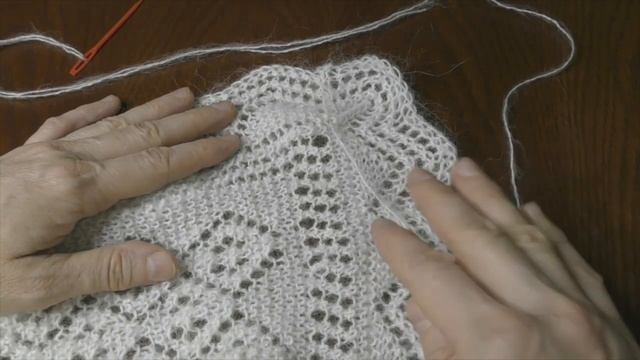Ажурный платок. Часть 6. Вяжем 4 угол и заканчиваем трикотажным швом. смотреть онлайн