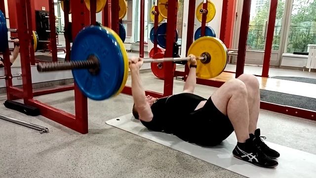 Жим штанги на полу 90 на 10 смотреть онлайн