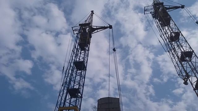 Продам кран c крановщицей или поменяю на мопед смотреть онлайн