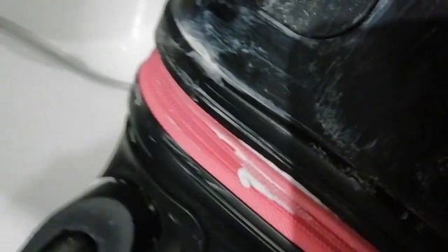 Чистим чемодан от налёта.