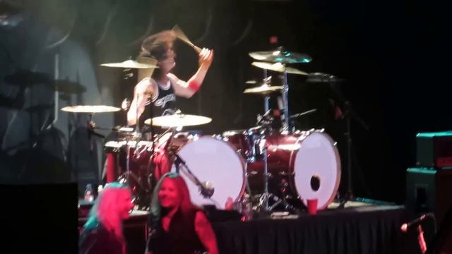 ZOLTAN CHANEY & VINCE NEIL Solo Concert 