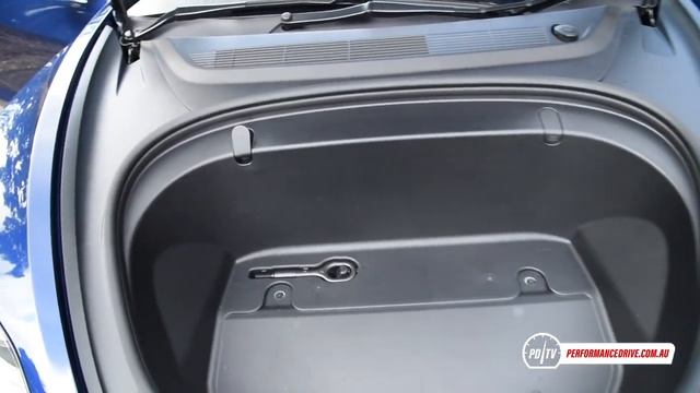 Tesla Model 3 Standard Plus 0-100km/h & Overview