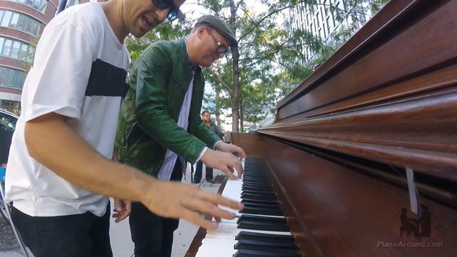 Spontaneous Blues Piano Duet on the streets of NYC with Frans Bak + Dotan смотреть онлайн
