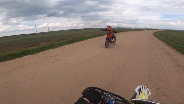 Жесткое падение в лесу / Погнулся руль / Эндуро на Avantis 300 PRO и Forsage 450 смотреть онлайн