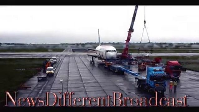 Timelapse Boeing 767 being prepared to be shipped to Sligo of course it's raining смотреть онлайн