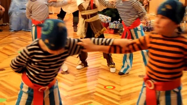 Танец пиратов. ДОУ №8 "Малыш" г.Шахтерск Украина смотреть онлайн