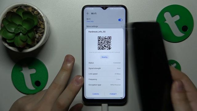 How to Share a WiFi Network on HONOR 70 Lite - QR Code смотреть онлайн
