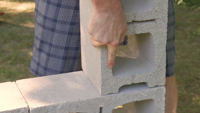 DIY Cinder Block Cottage Bench смотреть онлайн