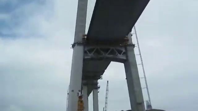 Под мостом. на о. Русский. смотреть онлайн