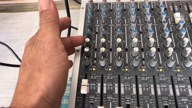 Mixer Bãi Phonic Mỹ MM1805x điện 110vac