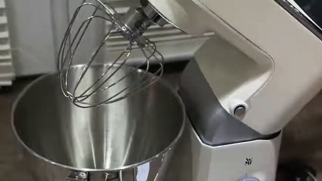 WMF Küchenminis Edition Mini Küchenmaschine, die platzsparende Küchenmaschine für jeden Haushalt смотреть онлайн