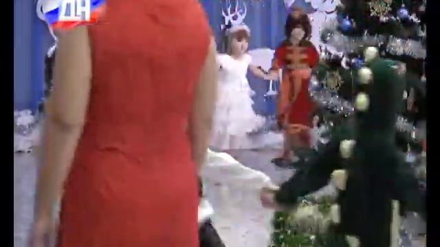 Новогодняя гостиная и утренник для малышей в детской саду Надежда смотреть онлайн