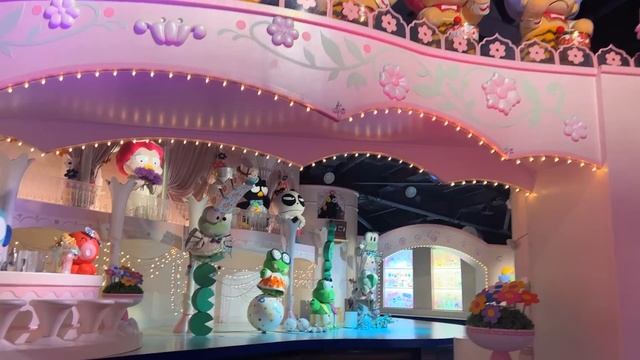HELLO KITTY Sanrio Amusement Park Rides! смотреть онлайн