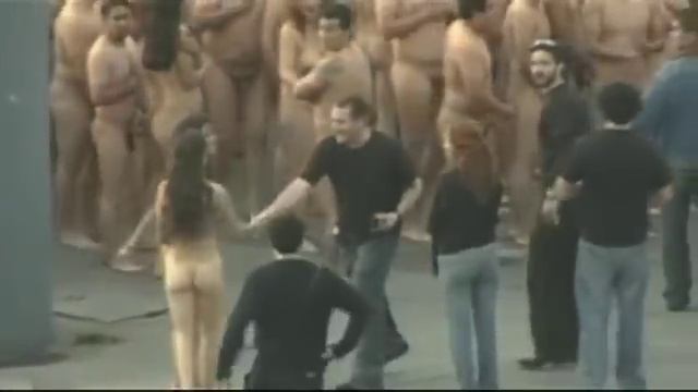 Spencer Tunick entrevista en México (Resumen) смотреть онлайн