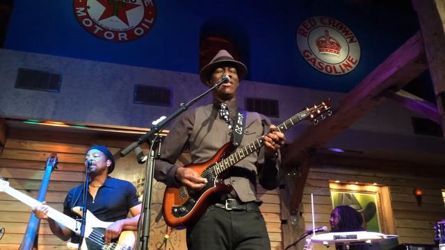 Keb' Mo' at the Dosey Doe Big Barn. Riley B King смотреть онлайн