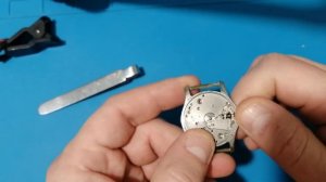 Вопрос от подписчика. Стрелки слишком легко переводятся. Идет только секундная стрелка.