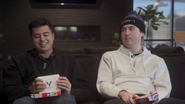 COMM ALMOST DIDN'T SURVIVE OUR TRUTH OR DARE GAME | V1RL plays Truth or Bean смотреть онлайн