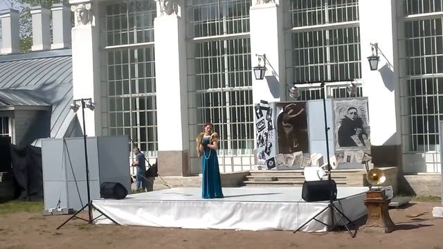 "Две увядших розы" поет Злата Гоголь смотреть онлайн