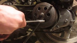 Как открутить колокол сцепления на скутере