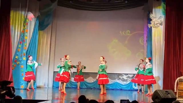 Ансамбль танца "Сюрприз" г. Оленегорск-8 - Девичья плясовая. смотреть онлайн