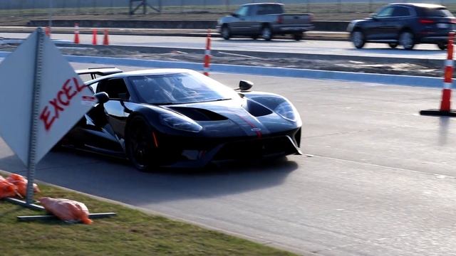 THIS FERRARI 488 CHALLENGE CAR SENDS IT AT CARS AND COFFEE DALLAS смотреть онлайн