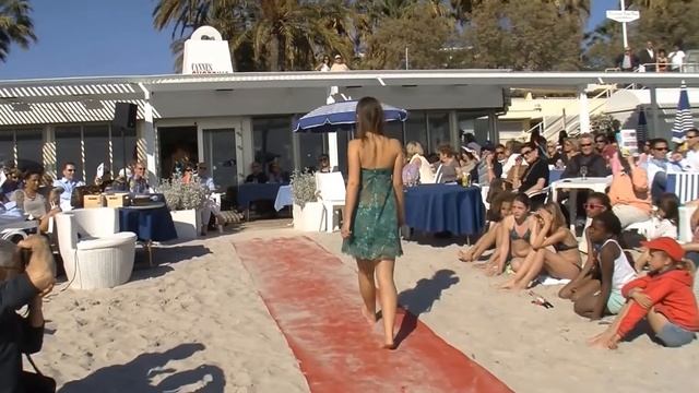 13 Défilé de mode robes dentelles Dolores. Créations à Bijou Plage Cannes. "defile de mode" смотреть онлайн