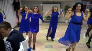 Девочка танцует всех парней волнует