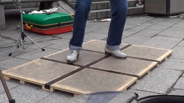 Tcha-Badjo - gipsy jazz and tap dance: double bass, guitar, singing смотреть онлайн
